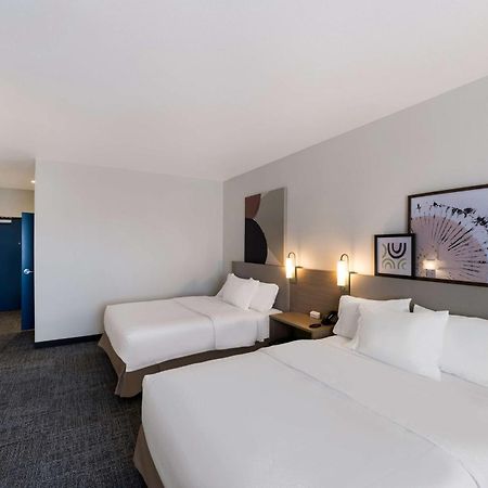 Spark By Hilton Midland South Екстер'єр фото