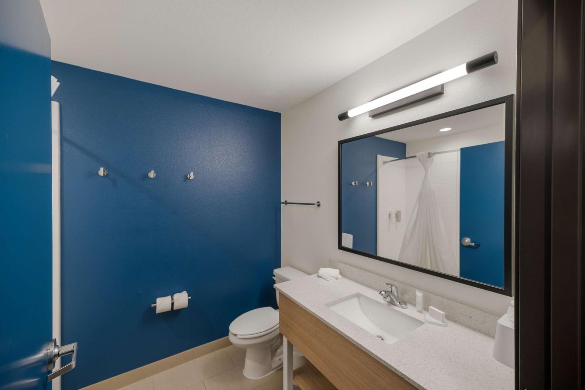 Spark By Hilton Midland South Екстер'єр фото