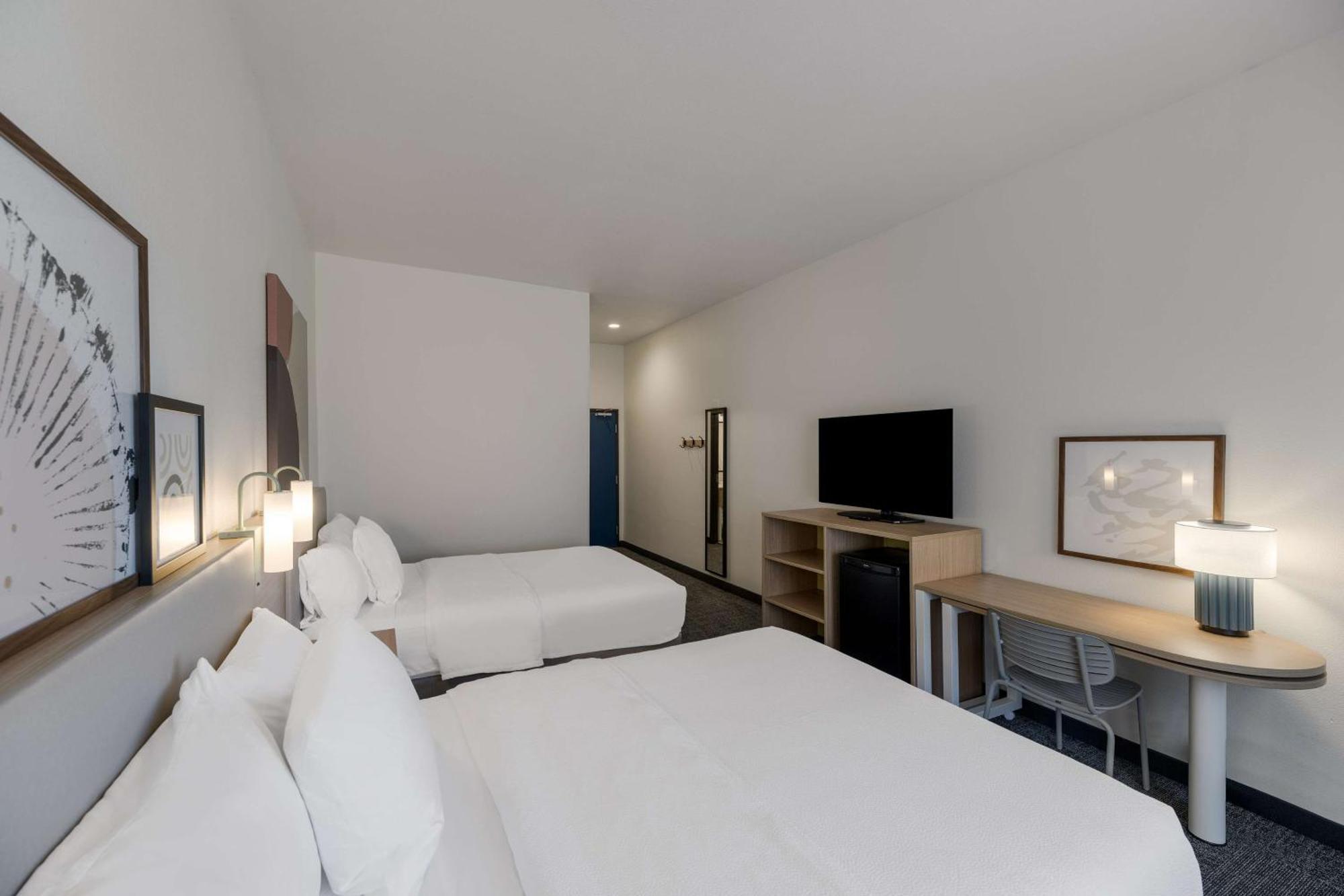 Spark By Hilton Midland South Екстер'єр фото