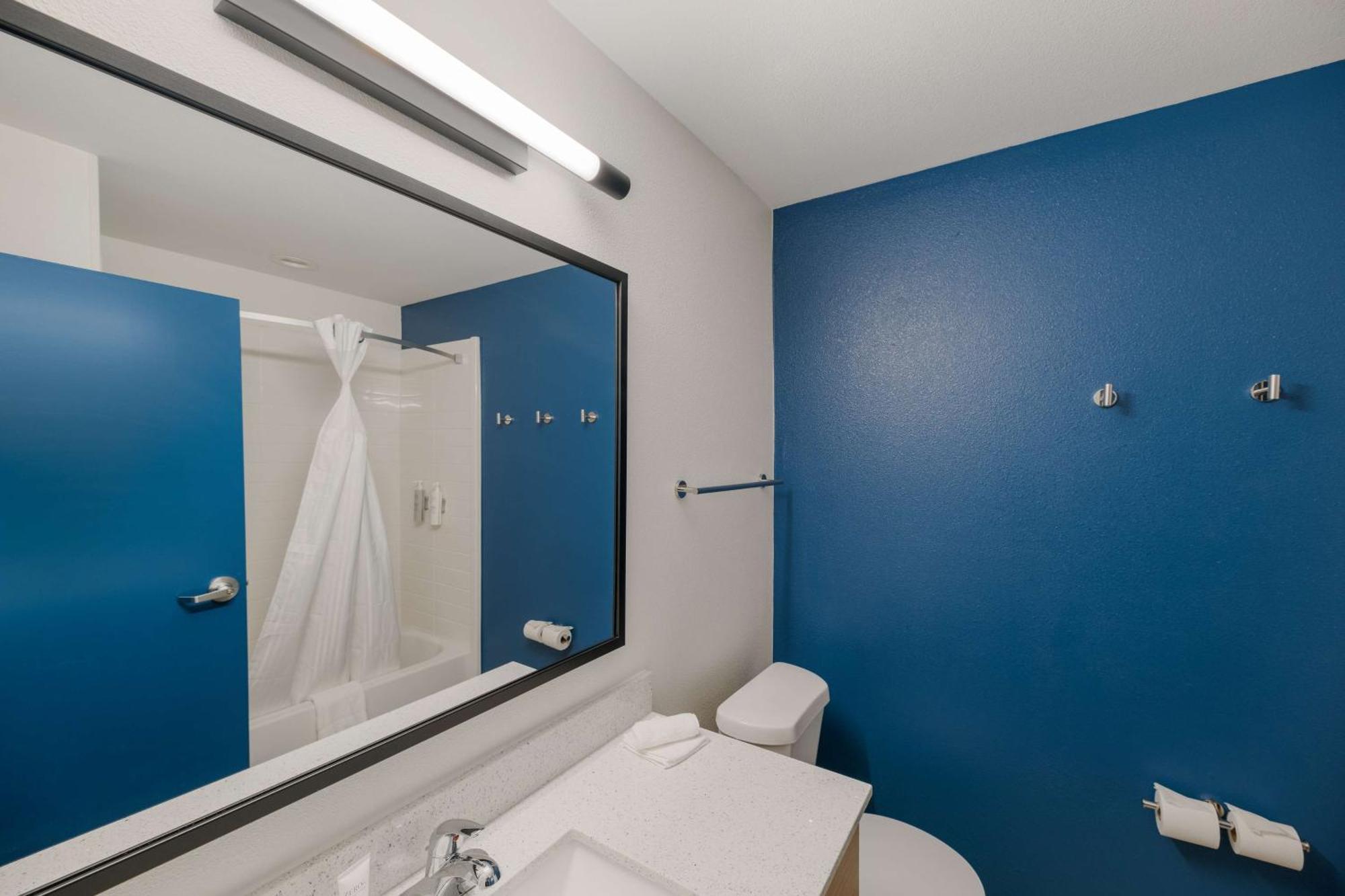Spark By Hilton Midland South Екстер'єр фото