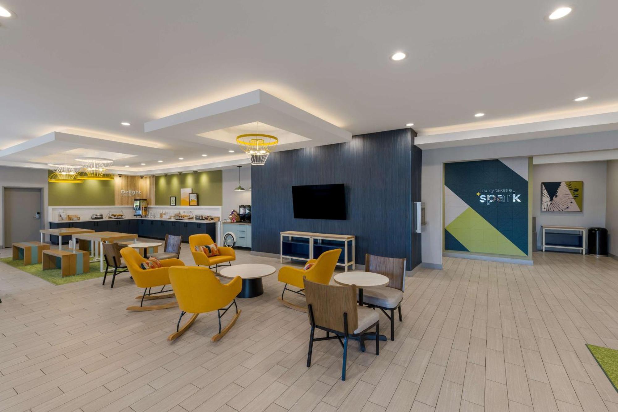 Spark By Hilton Midland South Екстер'єр фото