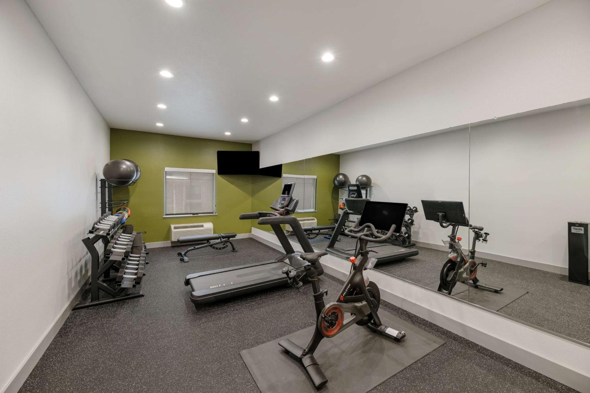 Spark By Hilton Midland South Екстер'єр фото
