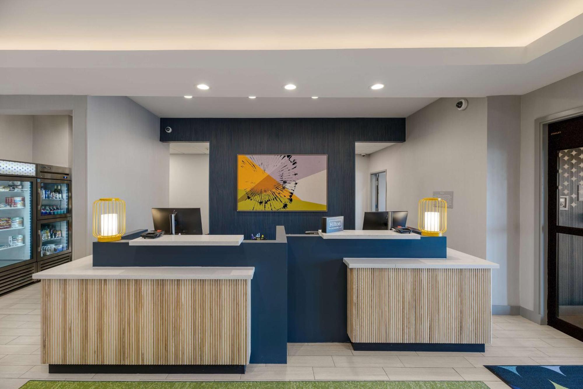 Spark By Hilton Midland South Екстер'єр фото